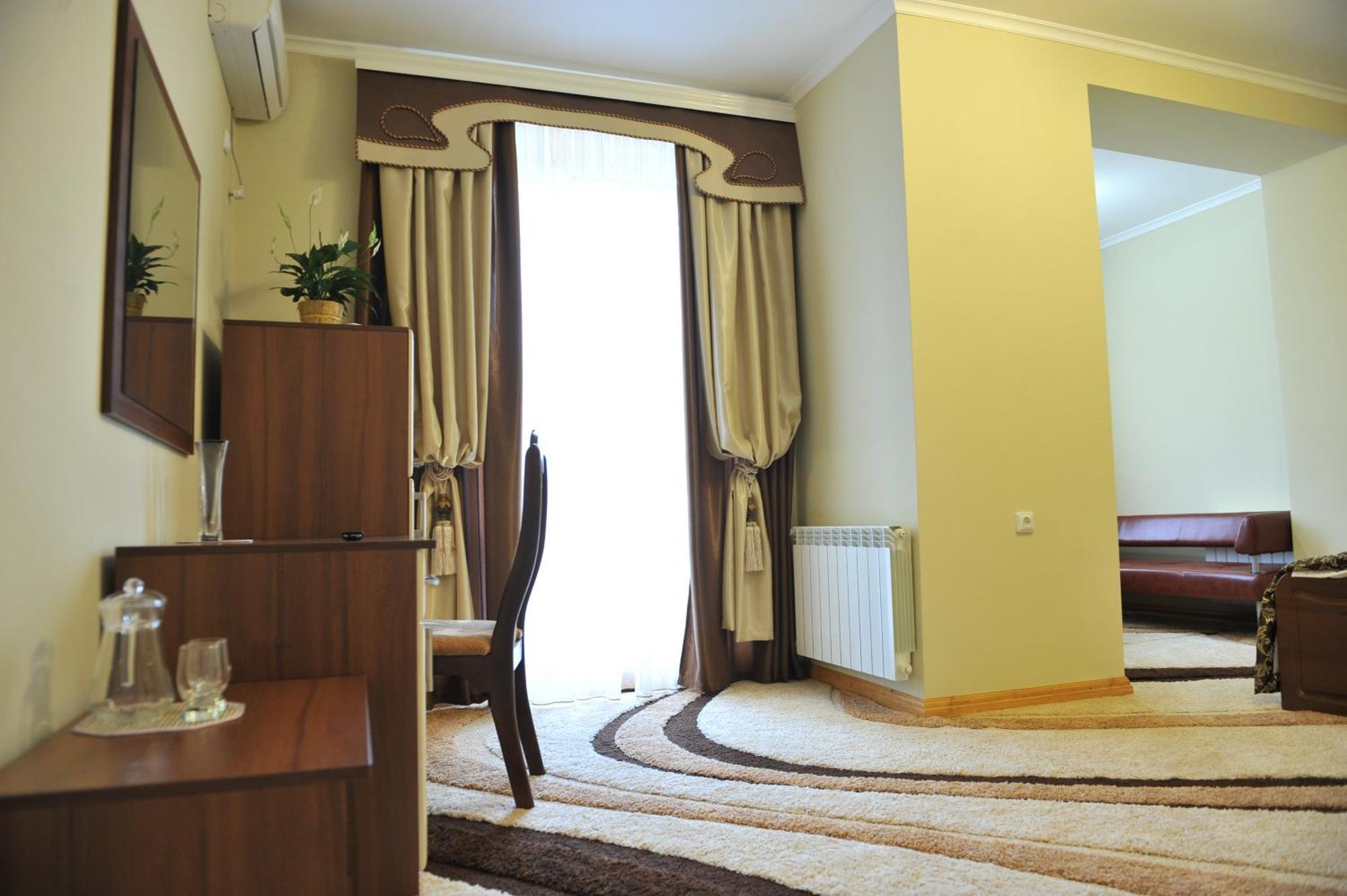 Andinna Hotel Tjernivtsi Eksteriør billede